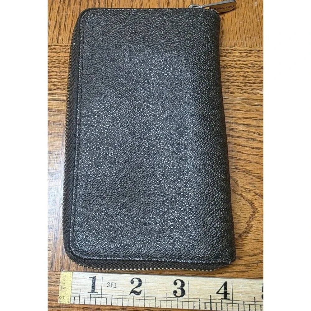 Michael Kors Jet Set Zip Around  Saffiano  Leather  Logo Wallet